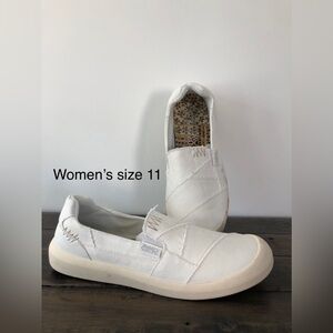 Blowfish Malibu Womens Beachfront Sneaker size 11